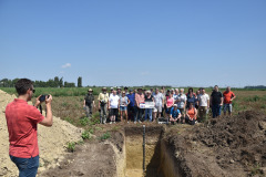 Sarapatka-5_Ucastnici_u_pudniho_profilu_cernozeme